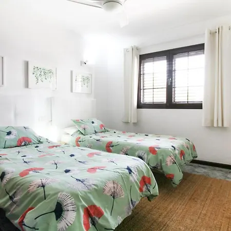 Oasis By The Ocean - Beautiful Fully Equipped 2 Bed *