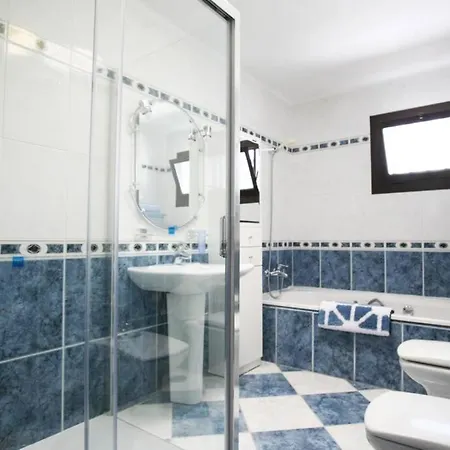Oasis By The Ocean - Beautiful Fully Equipped 2 Bed Tias
