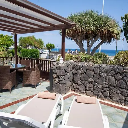 Villa Oasis By The Ocean - Beautiful Fully Equipped 2 Bed *