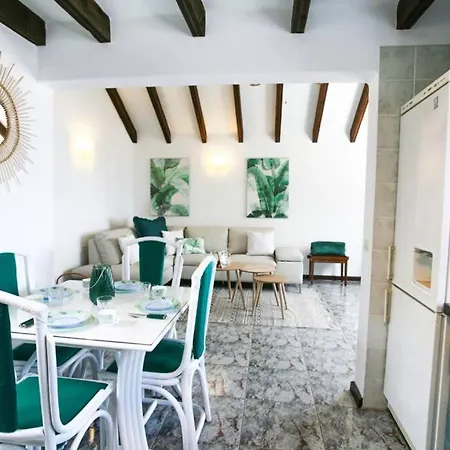 Oasis By The Ocean - Beautiful Fully Equipped 2 Bed Tias